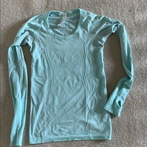 Lululemon size 6 long sleeve top